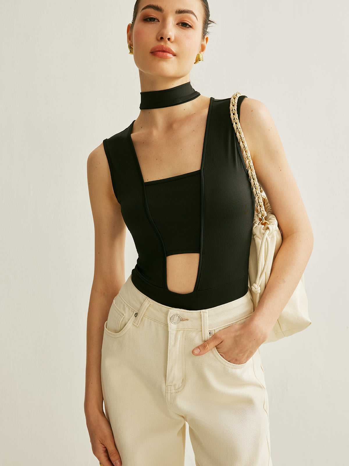 Kolsuz Yüksek Yaka Bodysuit Siyah Kesik Detaylı