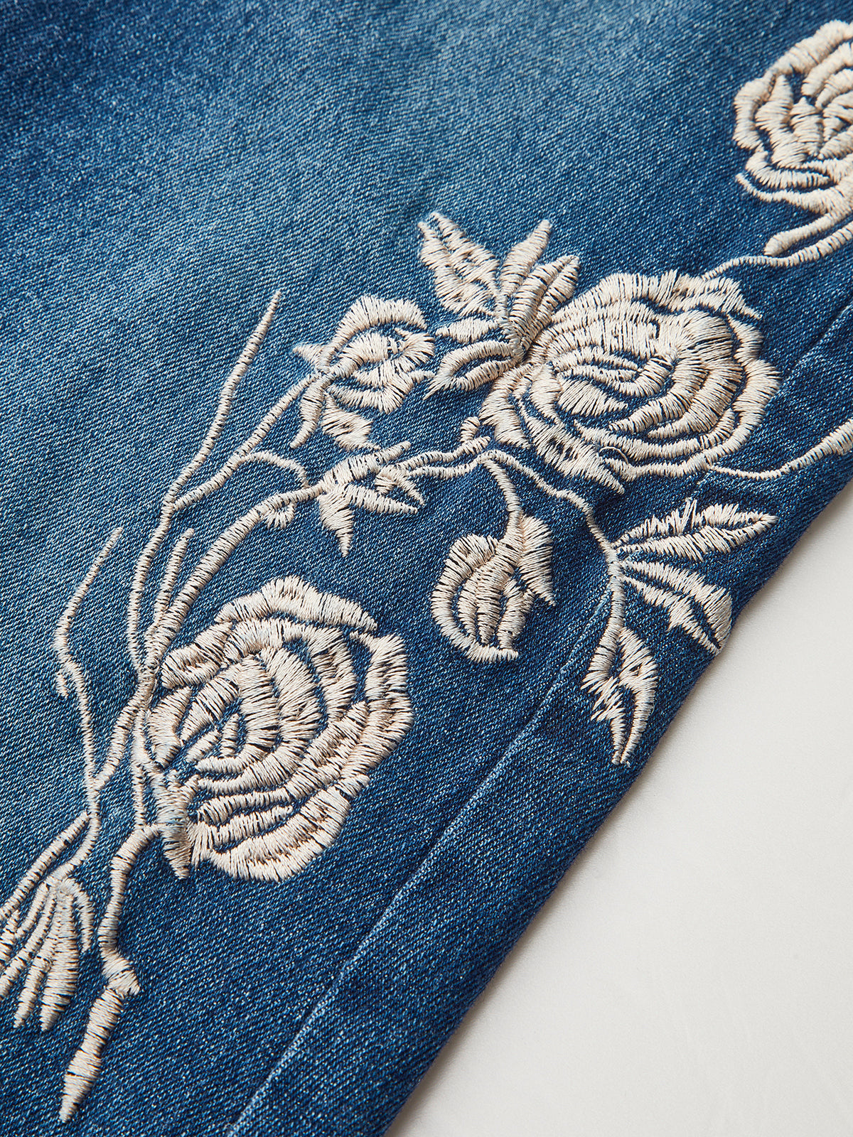 Nakışlı Orta Bel Sıfır Paça Jean Mavi Regular Fit