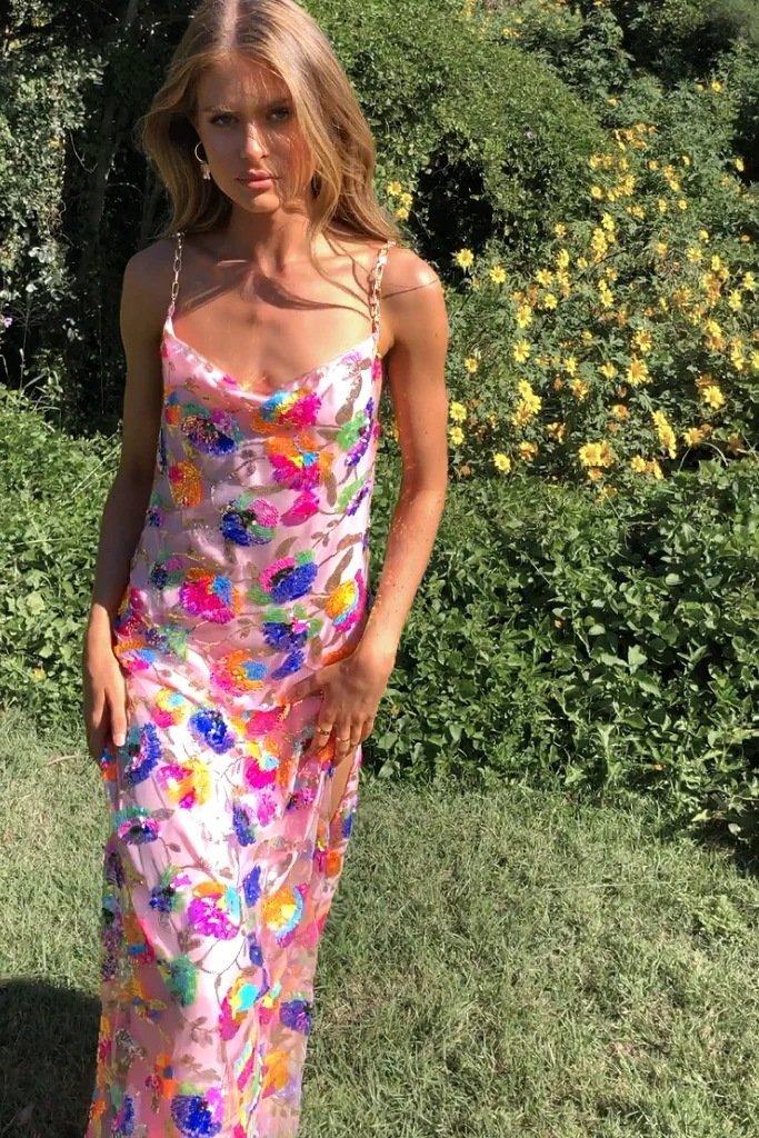 Fanny İşlemeli Payetler Sırtı Açık Maxi Elbise