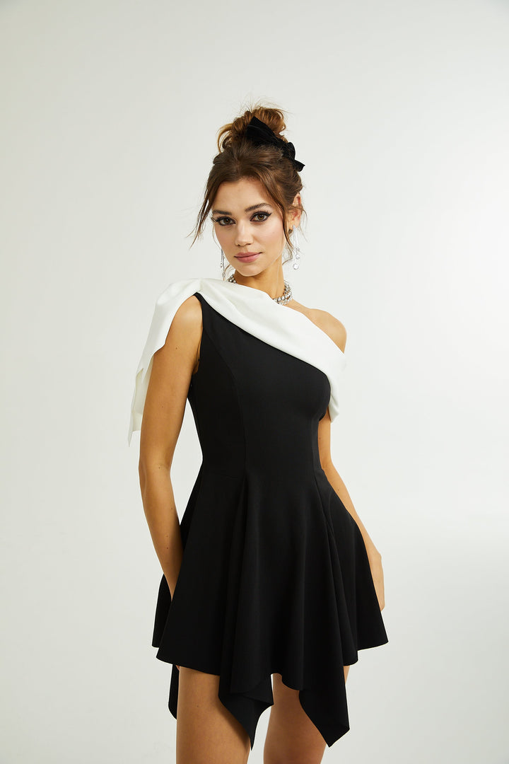 Emeline Asimetrik Mini Elbise