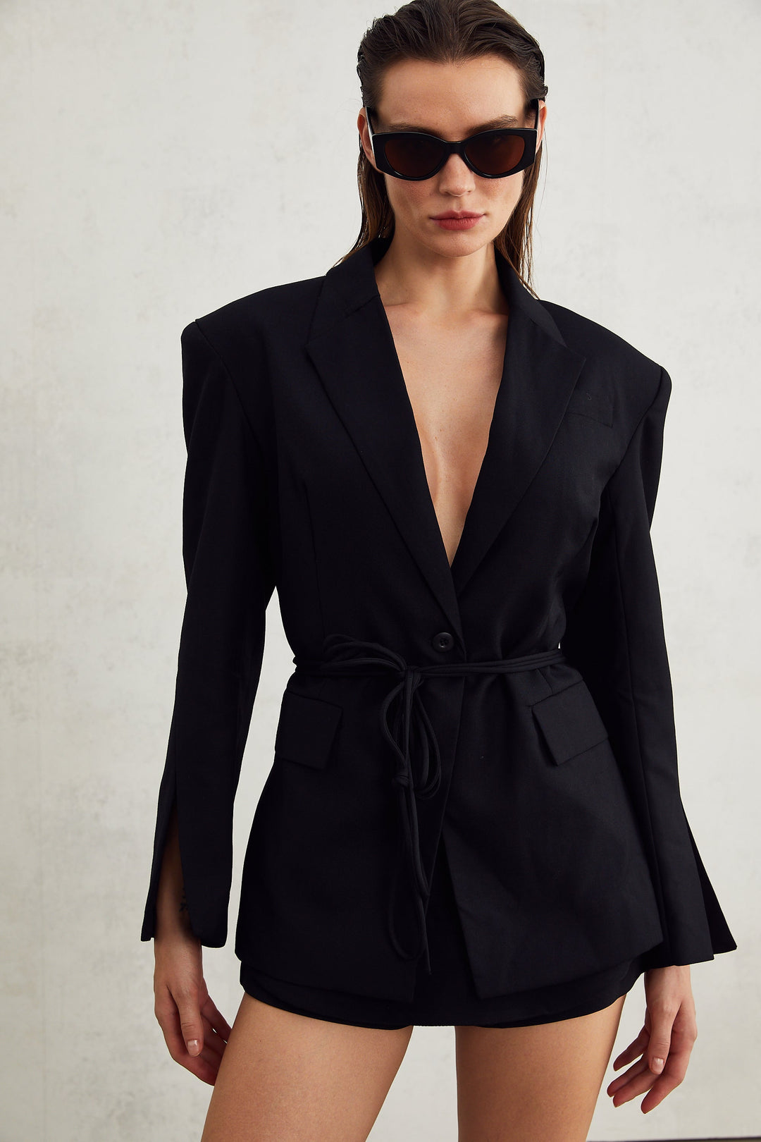 Sylvie Siyah Kepçeli Blazer