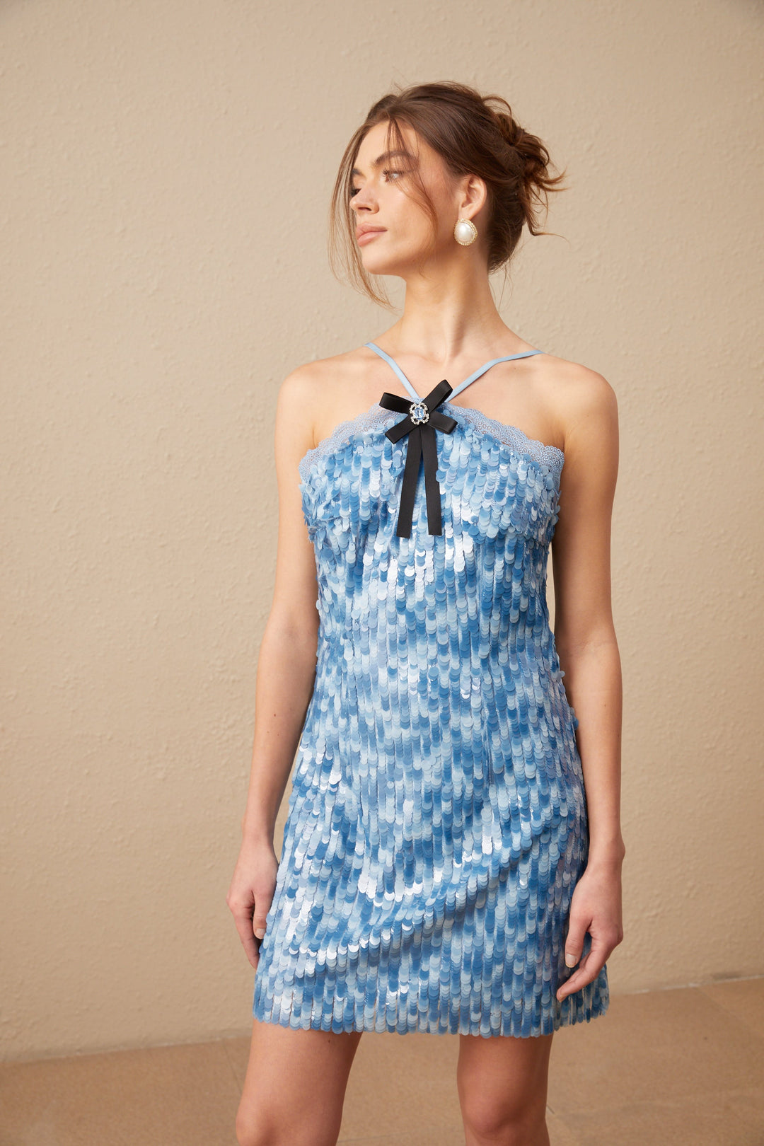 Victoire Mavi Boyundan Bağlamalı Pullu Mini Elbise