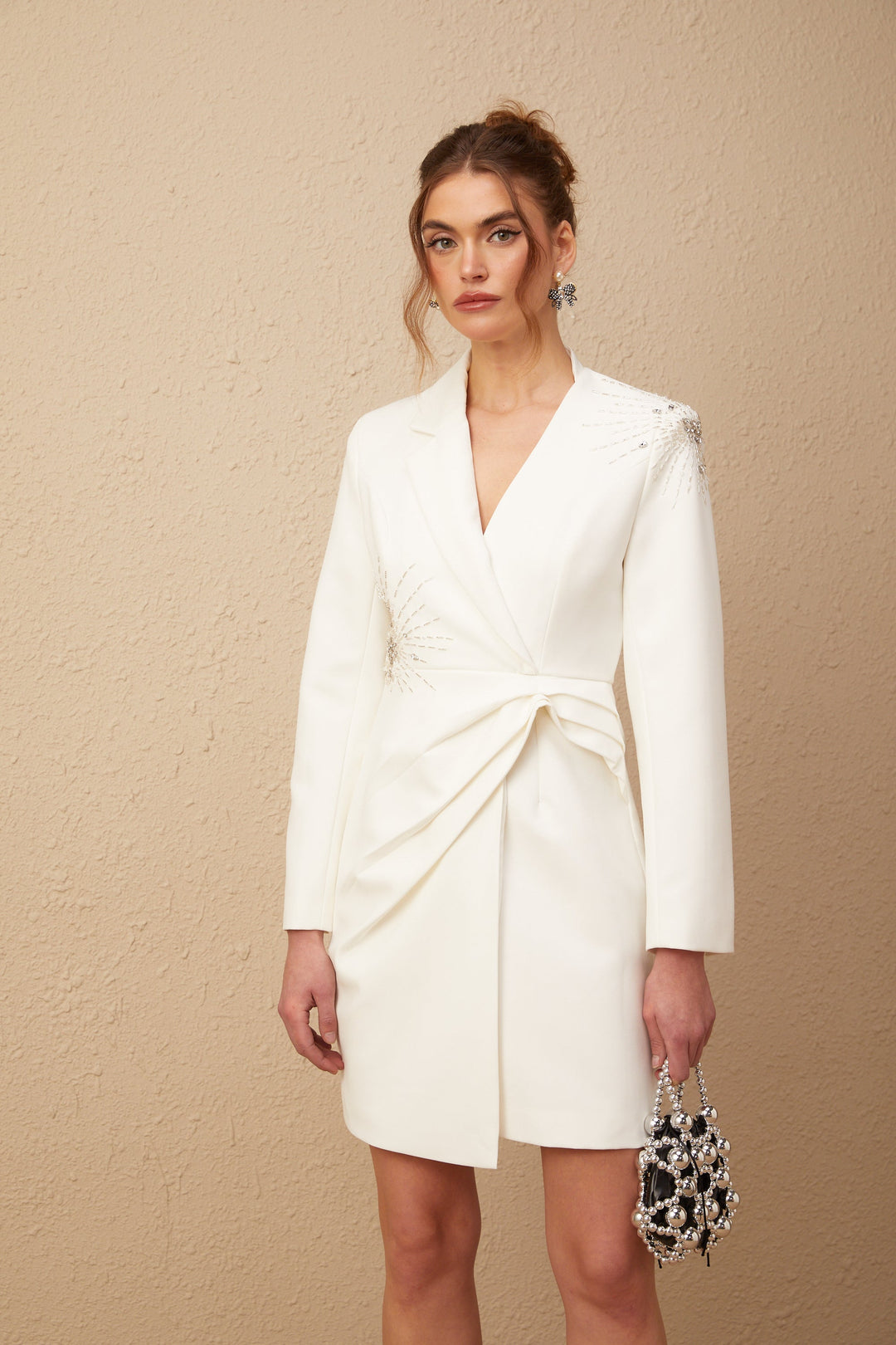 Mireille Beyaz İşlemeli Asimetrik Blazer Elbise