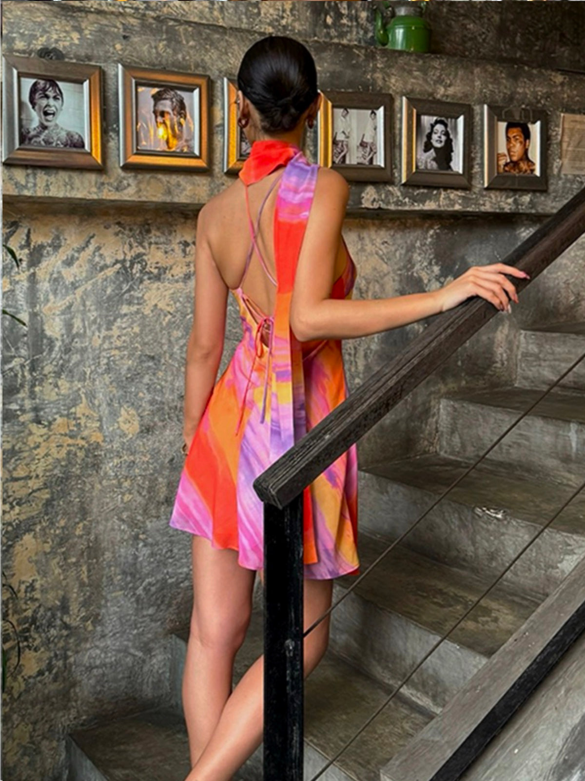 Halter Sırt Açık Batik Kısa Elbise Çok Renkli
