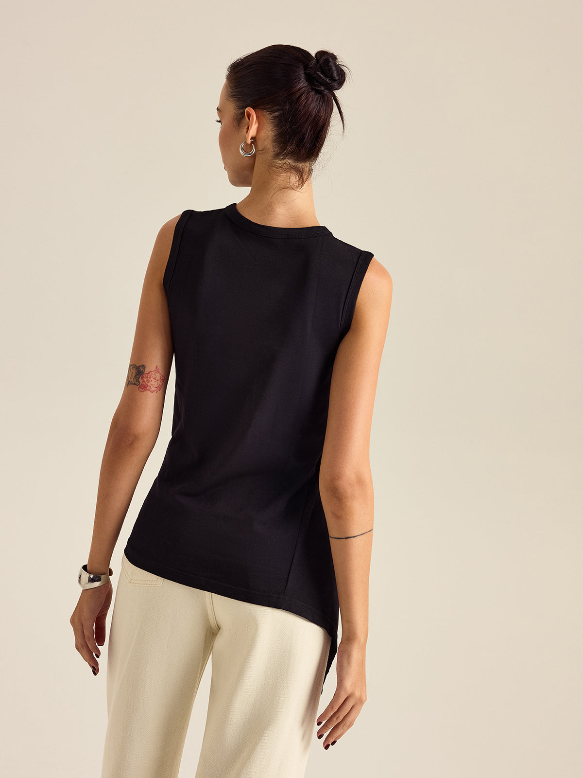 Asimetrik Pileli Kolsuz Atlet Siyah Slim Fit