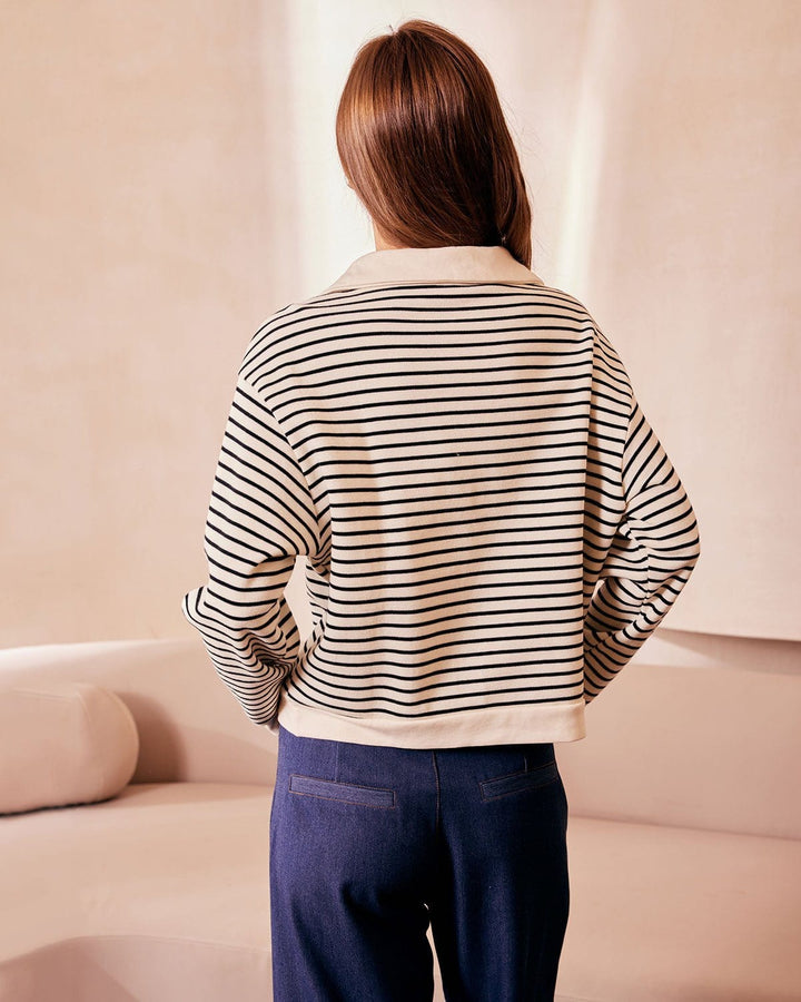 Renkli Yaka Detaylı Dalgalı Çizgili Sweatshirt